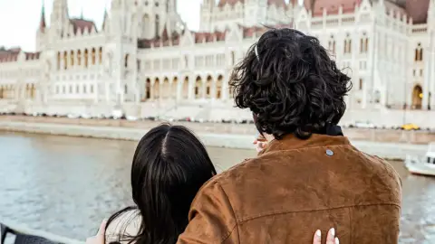 Városnéző Sétahajózás Budapesten 2 fő részére – Korlátlan Rosé fogyasztással! 10