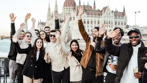 Városnéző Sétahajózás Budapesten 2 fő részére – Korlátlan Rosé fogyasztással! 12