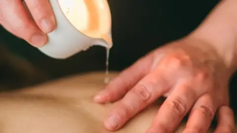 Luxus kényeztetés: Gyertyás masszázs Budapesten 3