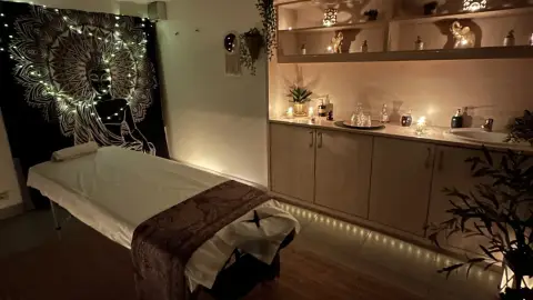 Melegolajos, vegyes Thai testmasszázs nyújtásokkal Budapesten 3