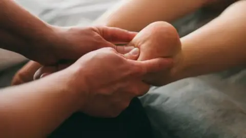 Lazító, frissítő talp- és lábszármasszázs Budapesten 4