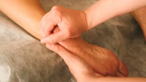 Lazító, frissítő talp- és lábszármasszázs Budapesten 3