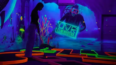 Páros játék egy varázslatos UV Minigolf pályán Kecskeméten 7
