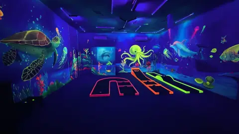 Páros játék egy varázslatos UV Minigolf pályán Kecskeméten 2