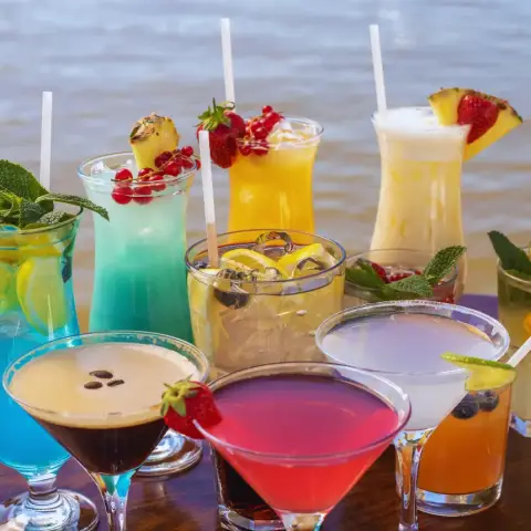 Városnéző sétahajózás a Dunán – koktél kóstolással!