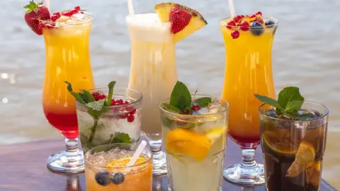 Városnéző sétahajózás a Dunán – koktél kóstolással! 8