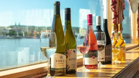 Városnéző sétahajózás a Dunán – koktél kóstolással! 14