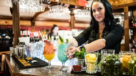 Városnéző sétahajózás a Dunán – koktél kóstolással! 5