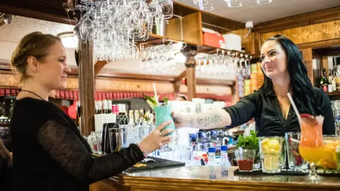 Városnéző sétahajózás a Dunán – koktél kóstolással! 6