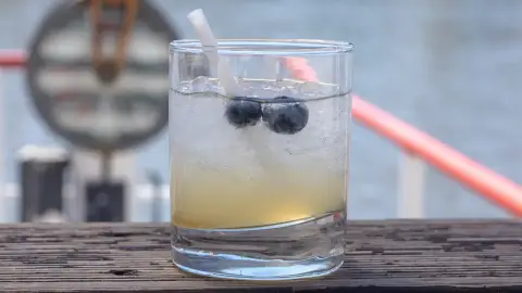 Városnéző sétahajózás a Dunán – koktél kóstolással! 13