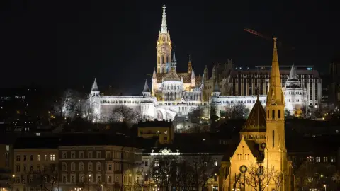 Városnéző sétahajózás a Dunán – élő zenével és magyaros vacsorával! 14