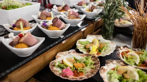 Városnéző sétahajózás a Dunán – élő zenével és magyaros vacsorával! 3