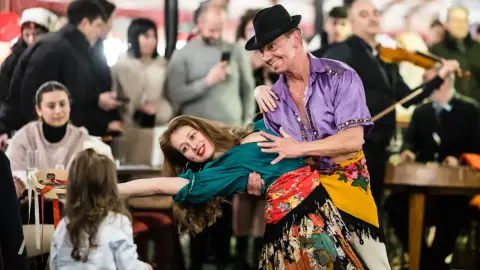 Városnéző sétahajózás a Dunán – élő zenével és magyaros vacsorával! 6