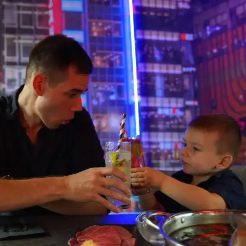 What's Running – Soup & Sushi & Hotpot: Korlátlan falatozás Apuval!