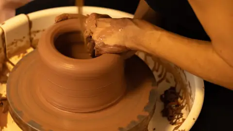 Nagy váza korongon – Kreatív kerámia workshop haladóknak Nyíregyházán 11