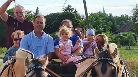 Romantikus hintózás kettesben Monor tájain – Elbűvölő Fjord lovakkal a fogatban! 15