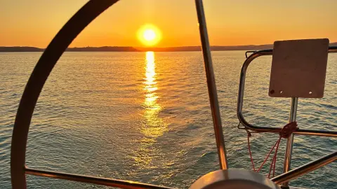 Balatoni vitorlázás FOK 33 prémium hajón Siófokról indulva – akár 11 fővel! 5