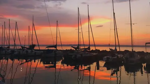 Balatoni vitorlázás FOK 33 prémium hajón Siófokról indulva – akár 11 fővel! 8