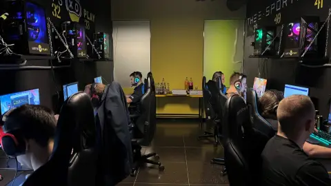 Nagyszülő vs. Unoka! – Közös játék PS-en a Delta 1 Esports Caféban 3