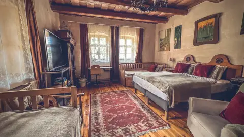 Lazulj Barátaiddal a Padláskincsek Birtokon Nagybörzsönyben 1