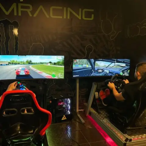 Valódi autóverseny élmény a Delta 1-ben: Forma-1 és/vagy GT szimulátor 2 fő részére