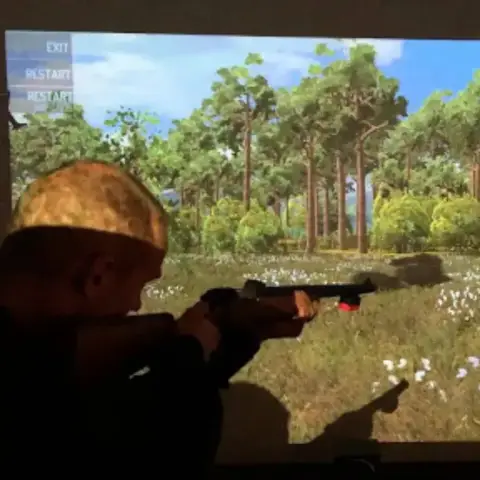 Simway lövészeti szimulátor gyakorolni, fejlődni! Szituációs lőtér Érden!