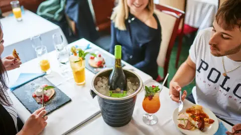 Brunch & Cruise – Villásreggelivel egybekötött városnéző hajókirándulás a Dunán 2