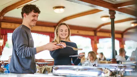 Brunch & Cruise – Villásreggelivel egybekötött városnéző hajókirándulás a Dunán 15