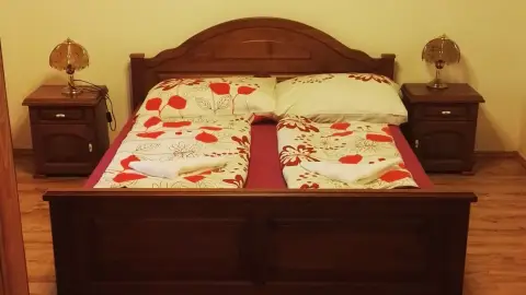 Vidéki menedék nagy társaságnak: Privát lovastanya Cserkeszőlőn 13+1 főre 1