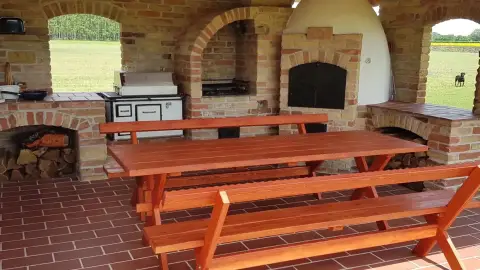 Vidéki menedék nagy társaságnak: Privát lovastanya Cserkeszőlőn 13+1 főre 10