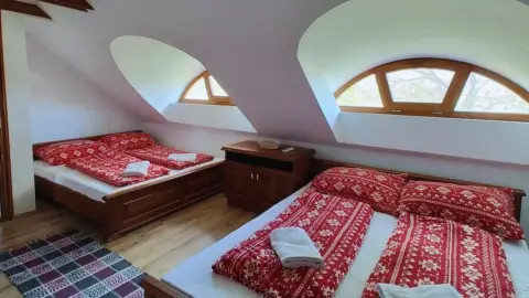 Vidéki menedék nagy társaságnak: Privát lovastanya Cserkeszőlőn 13+1 főre 11