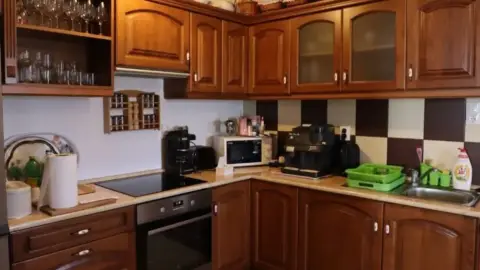 Vidéki menedék nagy társaságnak: Privát lovastanya Cserkeszőlőn 13+1 főre 25