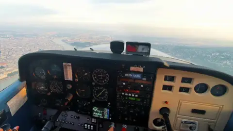 Egy teljes nap a pilótafülkében: Pilóta Tréning Program a Farkashegyi repülőtéren 7
