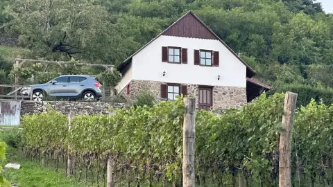 Idilli elvonulás Fenn a Hegyen Vendégházban a Somló tetején 17