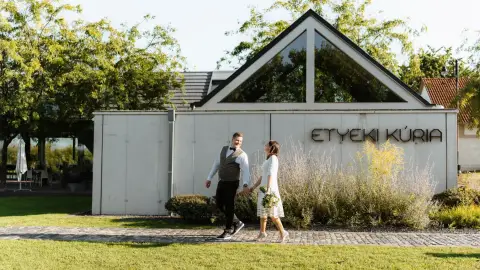 Exkluzív helikopteres bortúra az Etyeki Kúria Pezsgőbirtokán, Budaörsről indulva 8