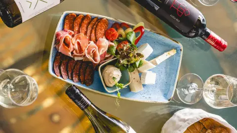 Exkluzív helikopteres bortúra az Etyeki Kúria Pezsgőbirtokán, Budaörsről indulva 6