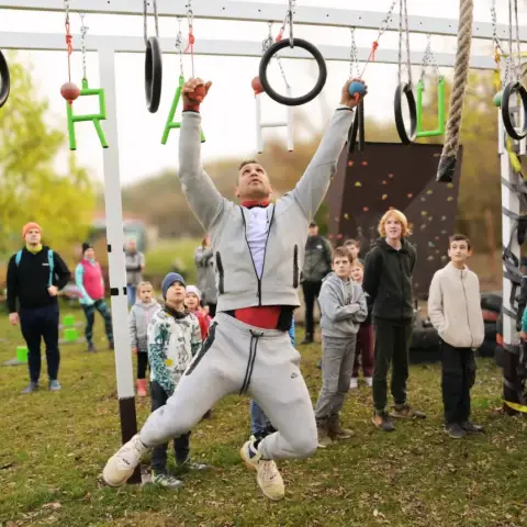 Hun Harcos élményedzés felnőtteknek Szentendrén – Akadálysport magyaros csavarral!
