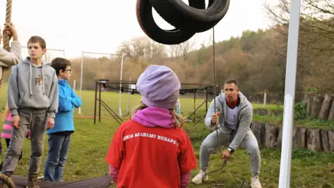 Hun Harcos élményedzés gyerekeknek Szentendrén – Akadálysport magyaros csavarral! 33