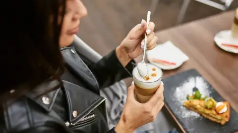 Városnéző sétahajózás frissítő kávéval a Dunán, Budapest panorámájával 12