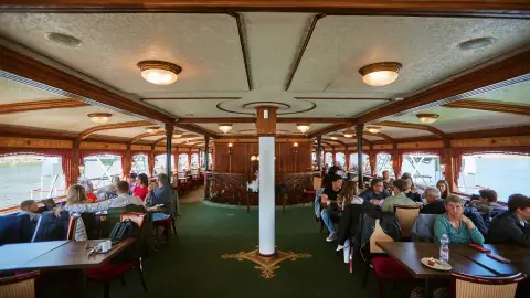 Városnéző sétahajózás frissítő kávéval a Dunán, Budapest panorámájával 14