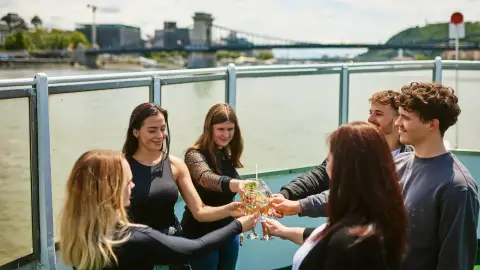 Városnéző sétahajózás frissítő kávéval a Dunán, Budapest panorámájával 2