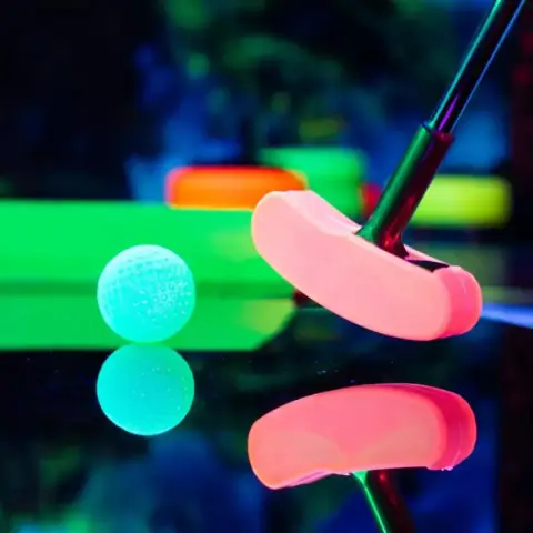 Csapatbuli a Minigolf pályán a Belvárosban