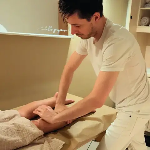 Teljes megújulás: Revitalizáló nyirok- és talpmasszázs Budapesten