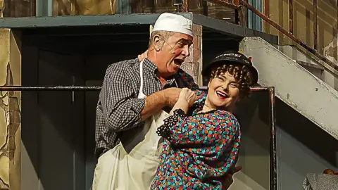 Páros színházjegy Nagyszülőknek a Turay Ida Színház szabadon választható előadására 3