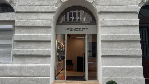 Tervezd meg álmaid bőrkesztyűjét a 1861 Kesztyűmanufaktúra mintaboltjában! 5