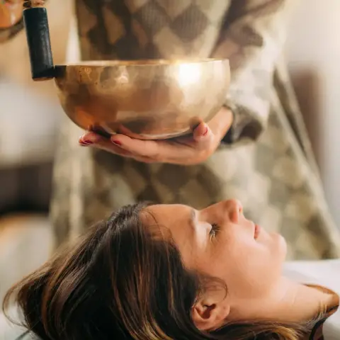 Szépség meditáció – Alkalmi smink + Hangtál terápia Győrben