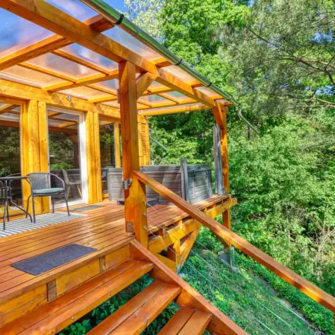 Double Bungalow (Jobb oldali apartman) – Páros kikapcsolódás Noszvajon