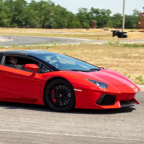 Lamborghini Aventador élményautózás utasként a Kakucs Ring versenypályán