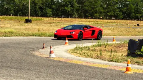 Lamborghini Aventador élményvezetés a Kakucs Ring versenypályán 1