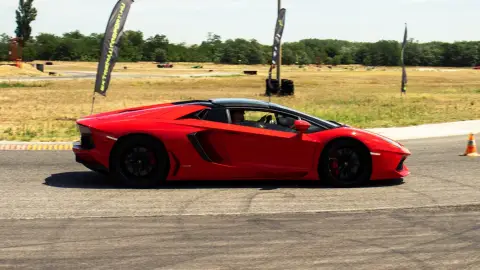 Lamborghini Aventador élményvezetés a Kakucs Ring versenypályán 3